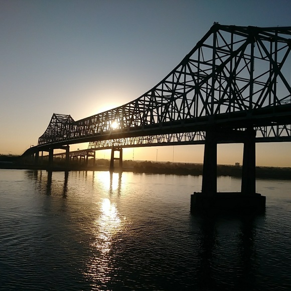 Meet your Posher, Tolanda - Picture 1 of 1